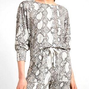 Express Snake Print Boat Nk Crop Long Sleeve Boxy Sweatshirt Cream Gray- sz S